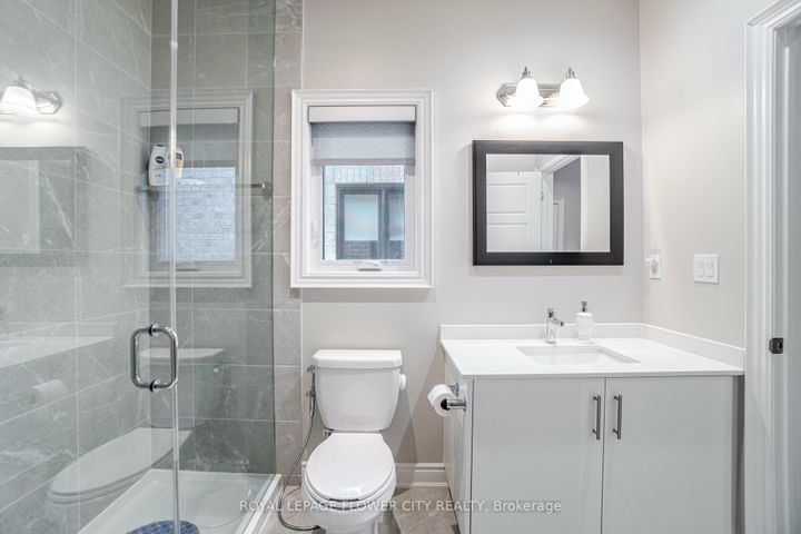 Photo 41 at 8 Ixworth Circle, Bram West, Brampton