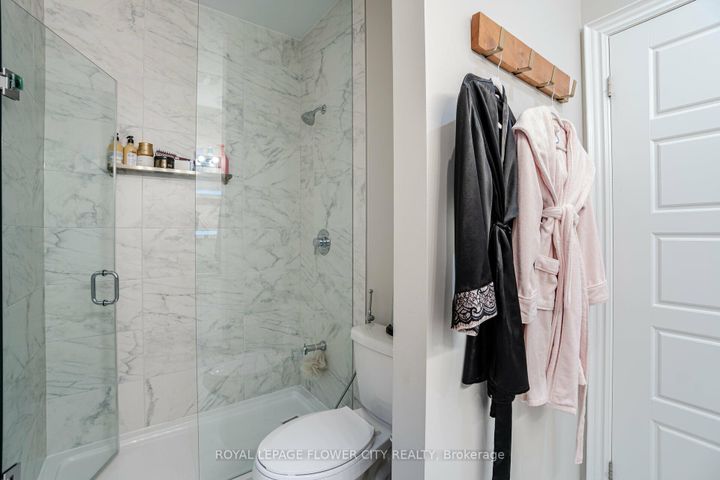 Photo 42 at 8 Ixworth Circle, Bram West, Brampton