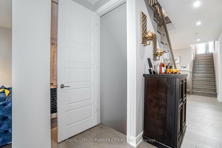 Photo 43 at 8 Ixworth Circle, Bram West, Brampton