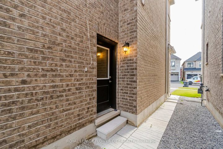 Photo 47 at 8 Ixworth Circle, Bram West, Brampton