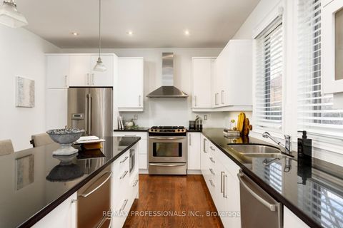 Photo 18 at 31 Gardenvale Road, Queensway, Toronto