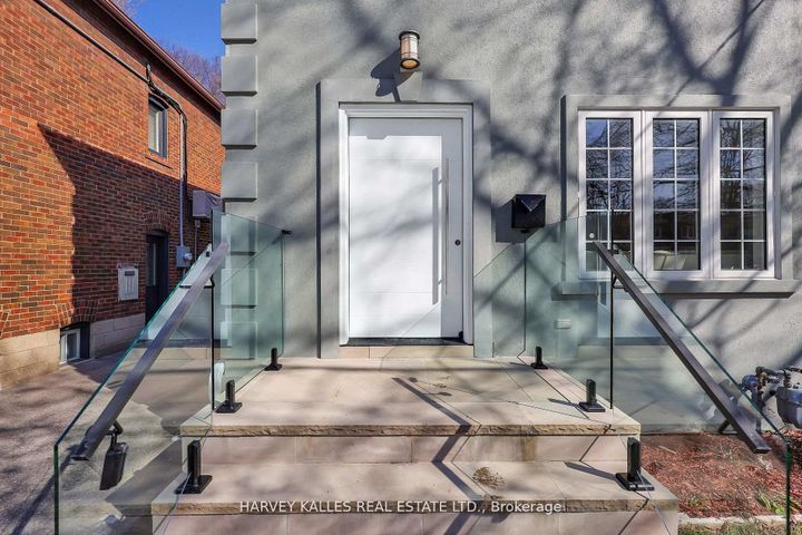 Photo 2 at 207 Sutherland Drive, Leaside, Toronto