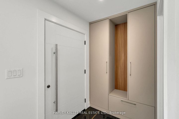 Photo 3 at 207 Sutherland Drive, Leaside, Toronto