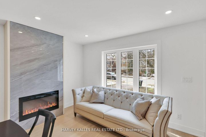 Photo 5 at 207 Sutherland Drive, Leaside, Toronto