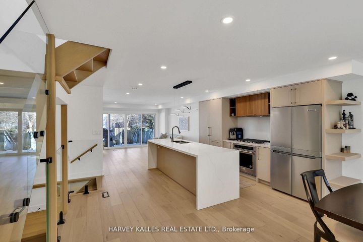 Photo 9 at 207 Sutherland Drive, Leaside, Toronto