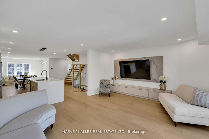 Photo 11 at 207 Sutherland Drive, Leaside, Toronto