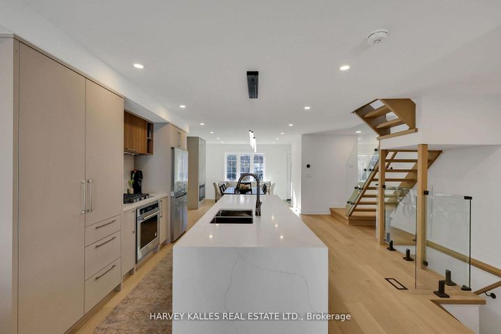 Photo 13 at 207 Sutherland Drive, Leaside, Toronto