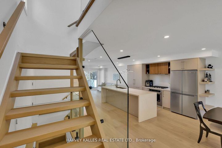 Photo 21 at 207 Sutherland Drive, Leaside, Toronto