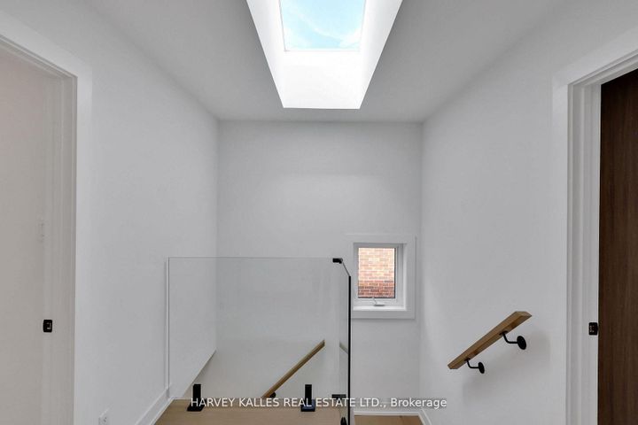 Photo 22 at 207 Sutherland Drive, Leaside, Toronto