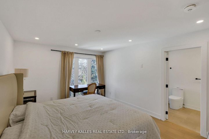 Photo 25 at 207 Sutherland Drive, Leaside, Toronto