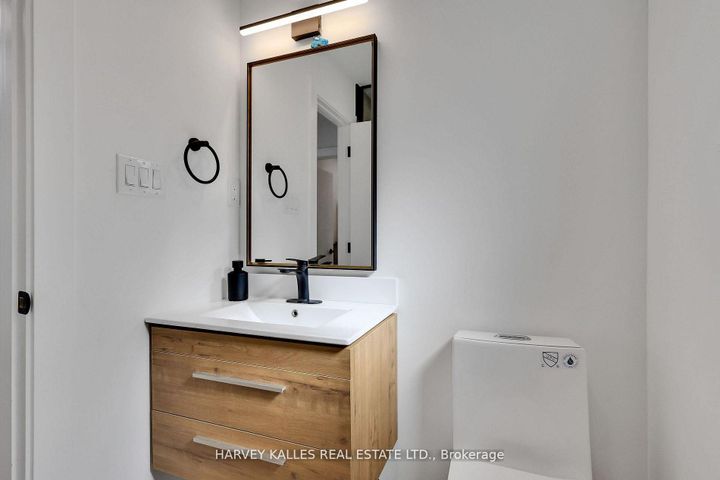 Photo 34 at 207 Sutherland Drive, Leaside, Toronto