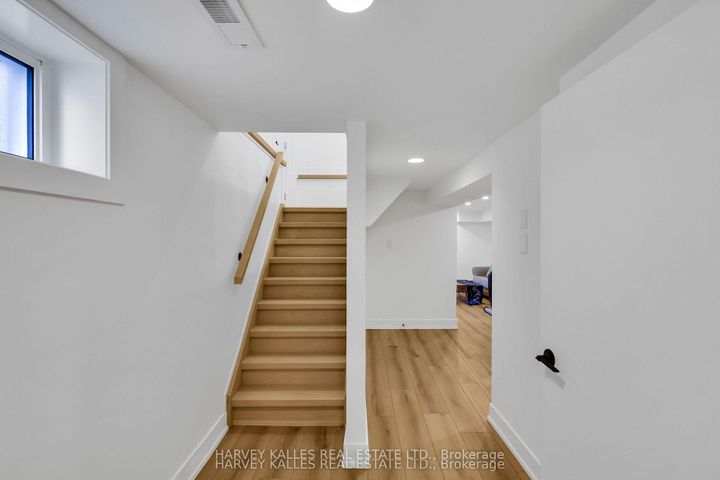Photo 36 at 207 Sutherland Drive, Leaside, Toronto
