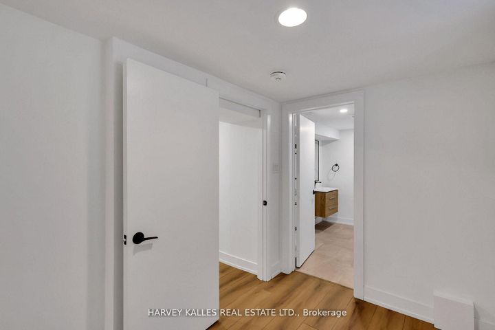 Photo 37 at 207 Sutherland Drive, Leaside, Toronto