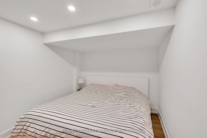 Photo 40 at 207 Sutherland Drive, Leaside, Toronto