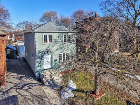 Photo 1 at 207 Sutherland Drive, Leaside, Toronto