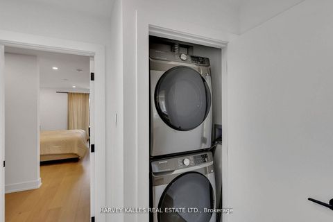 Photo 23 at 207 Sutherland Drive, Leaside, Toronto