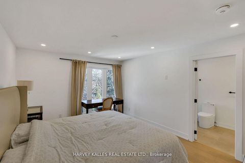 Photo 25 at 207 Sutherland Drive, Leaside, Toronto