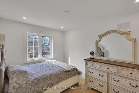 Photo 33 at 207 Sutherland Drive, Leaside, Toronto