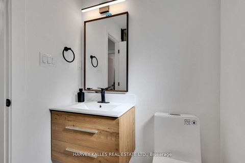 Photo 34 at 207 Sutherland Drive, Leaside, Toronto