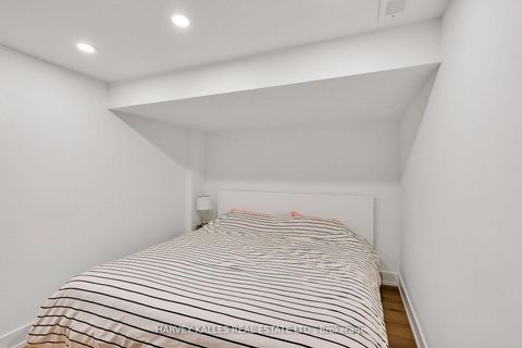 Photo 40 at 207 Sutherland Drive, Leaside, Toronto