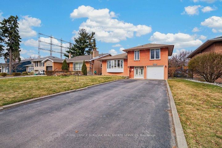 Photo 1 at 1525 Holburne Road, Lakeview, Mississauga