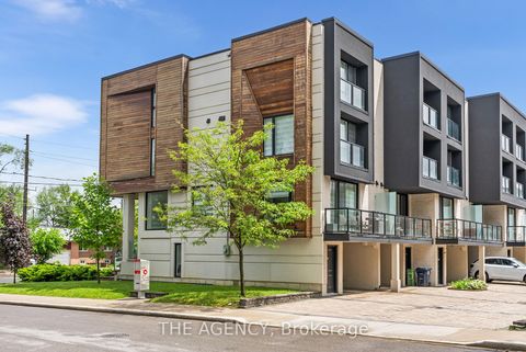 Photo 1 at 3062 Bayview Avenue, Willowdale East, Toronto
