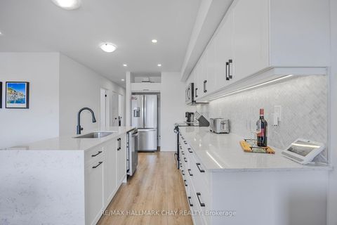 Photo 3 at 9 - 31 Pumpkin Corner Crescent, Shore, Barrie