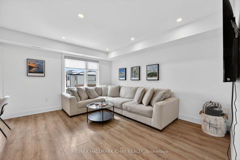 Photo 8 at 9 - 31 Pumpkin Corner Crescent, Shore, Barrie