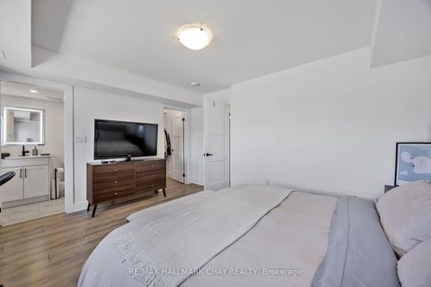 Photo 11 at 9 - 31 Pumpkin Corner Crescent, Shore, Barrie