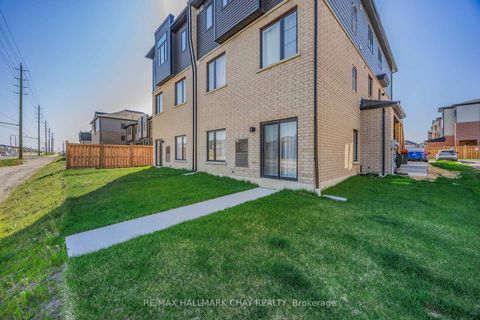 Photo 18 at 9 - 31 Pumpkin Corner Crescent, Shore, Barrie