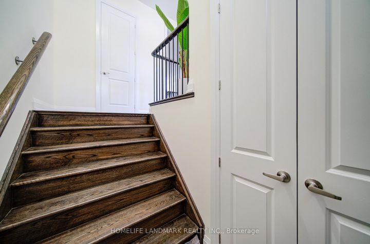 Photo 10 at 17 Duncombe Lane, South Richvale, Richmond Hill