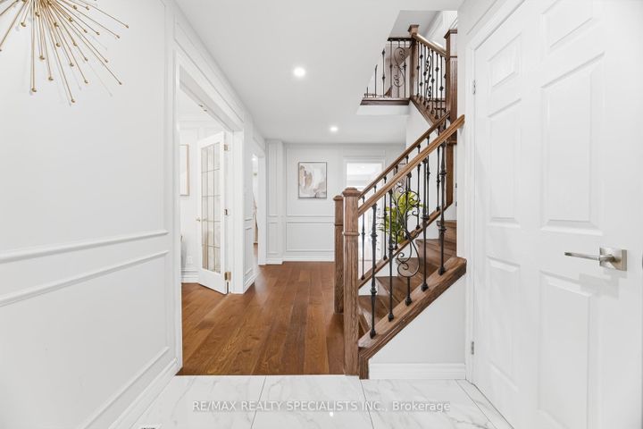 Photo 4 at 6101 Edenwood Drive, Meadowvale, Mississauga