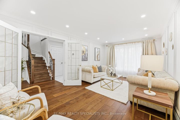 Photo 5 at 6101 Edenwood Drive, Meadowvale, Mississauga