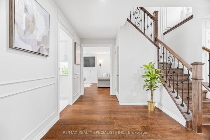 Photo 8 at 6101 Edenwood Drive, Meadowvale, Mississauga