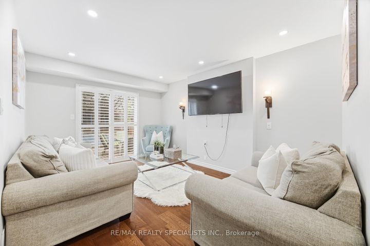 Photo 9 at 6101 Edenwood Drive, Meadowvale, Mississauga