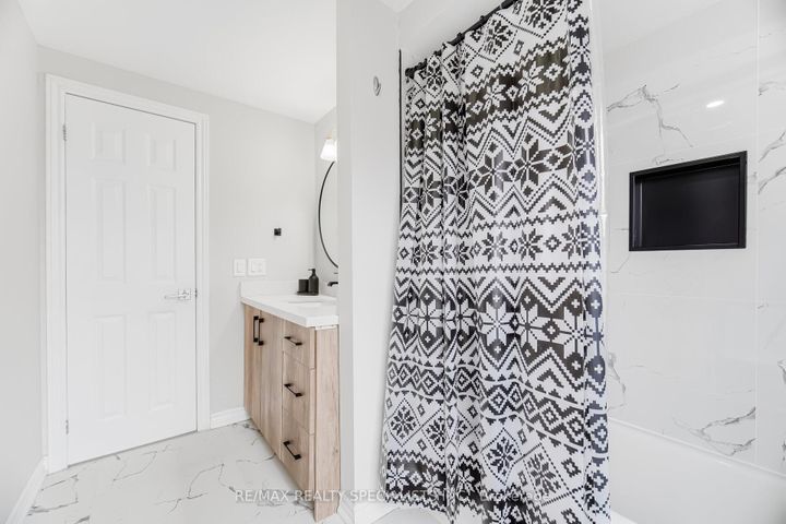 Photo 37 at 6101 Edenwood Drive, Meadowvale, Mississauga