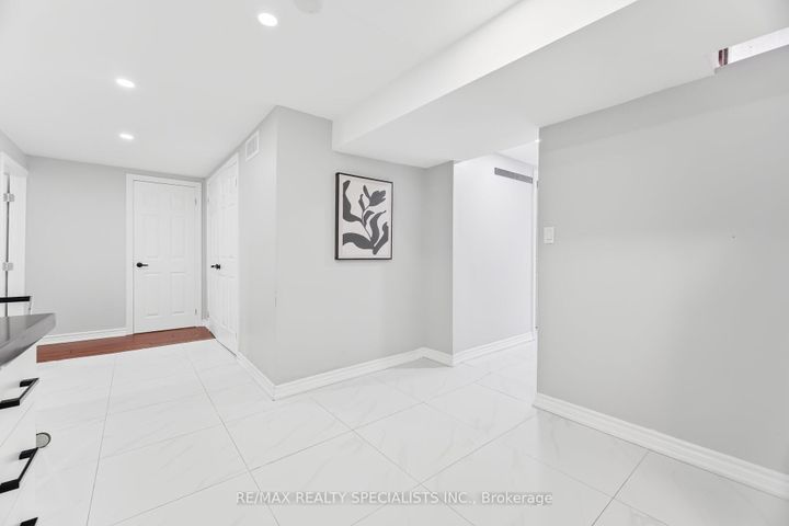 Photo 43 at 6101 Edenwood Drive, Meadowvale, Mississauga