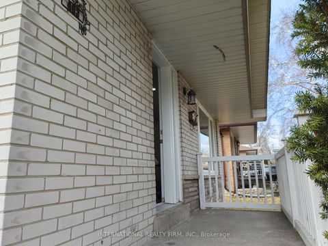 Photo 3 at 463 Rossland Road E, O'Neill, Oshawa