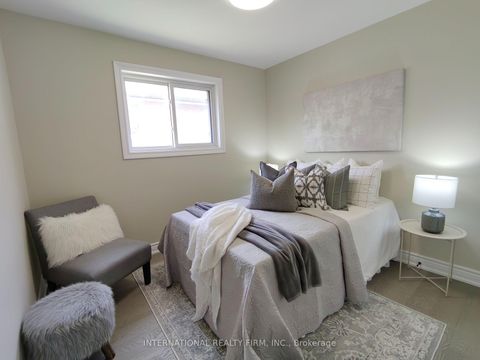 Photo 12 at 463 Rossland Road E, O'Neill, Oshawa