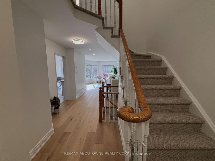 Photo 2 at 1114 Lindsay Drive, GA Glen Abbey, Oakville