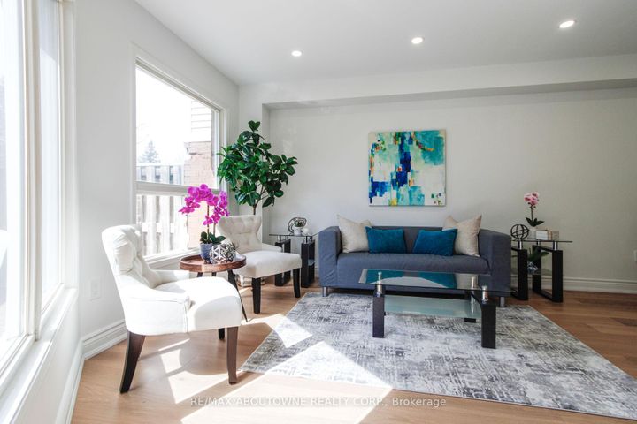 Photo 3 at 1114 Lindsay Drive, GA Glen Abbey, Oakville