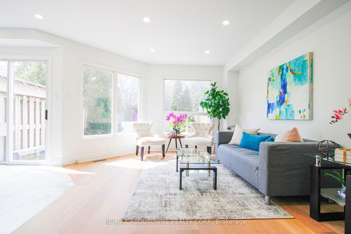 Photo 5 at 1114 Lindsay Drive, GA Glen Abbey, Oakville