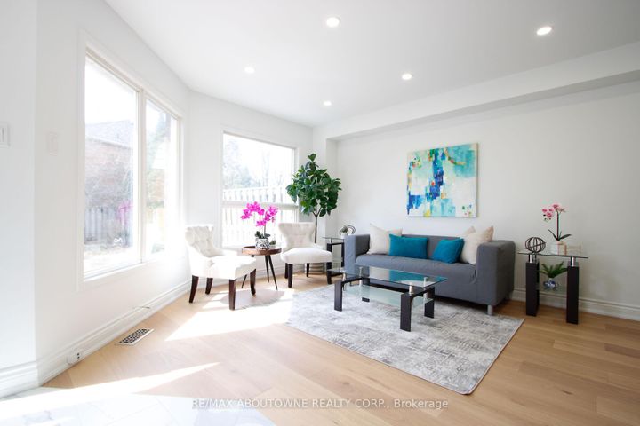 Photo 6 at 1114 Lindsay Drive, GA Glen Abbey, Oakville