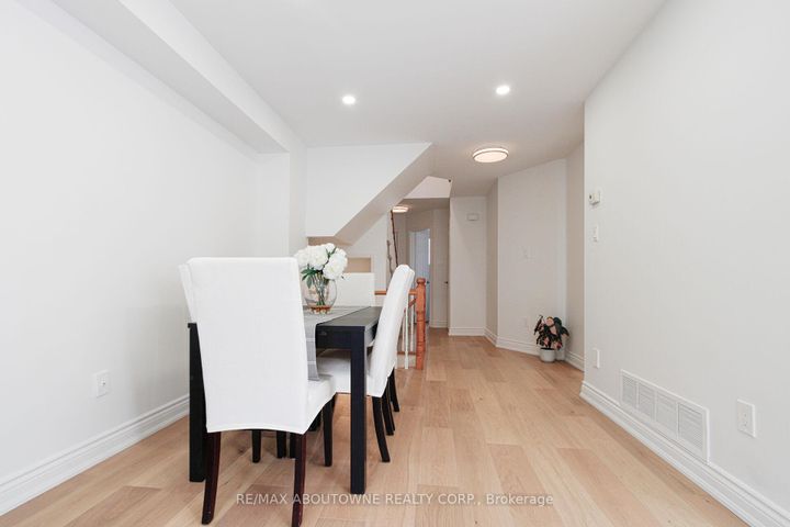 Photo 8 at 1114 Lindsay Drive, GA Glen Abbey, Oakville