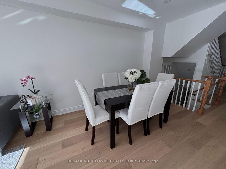 Photo 9 at 1114 Lindsay Drive, GA Glen Abbey, Oakville