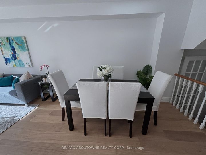 Photo 10 at 1114 Lindsay Drive, GA Glen Abbey, Oakville