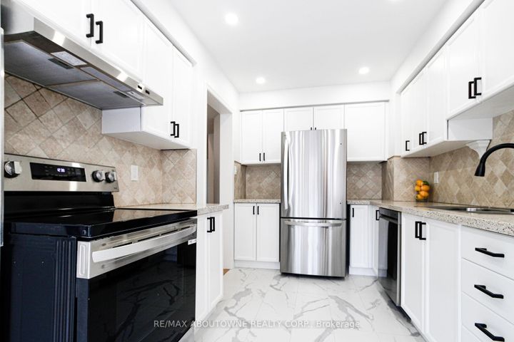 Photo 11 at 1114 Lindsay Drive, GA Glen Abbey, Oakville