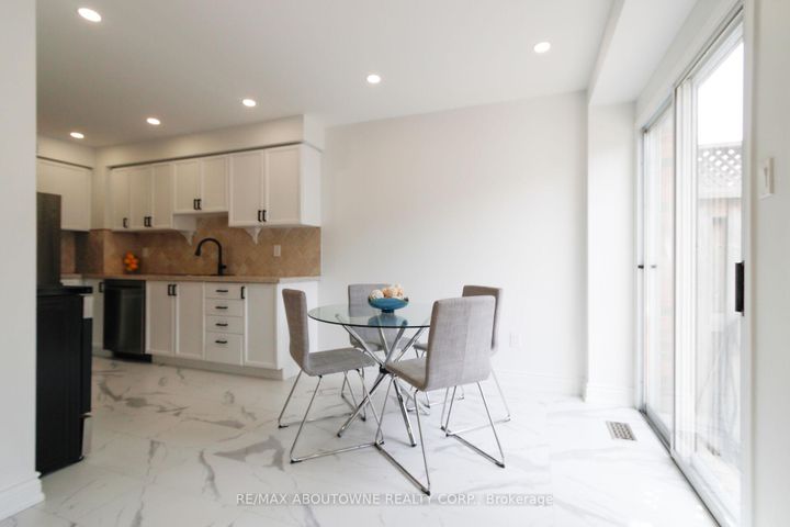 Photo 15 at 1114 Lindsay Drive, GA Glen Abbey, Oakville