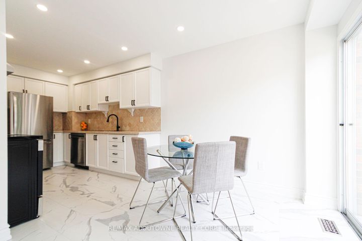 Photo 17 at 1114 Lindsay Drive, GA Glen Abbey, Oakville