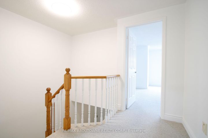 Photo 18 at 1114 Lindsay Drive, GA Glen Abbey, Oakville